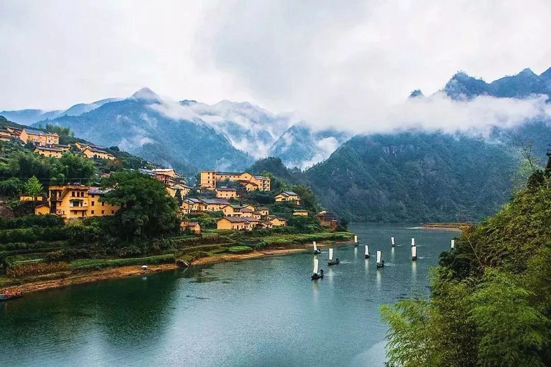 浙江风采，亲爱的听众朋友们，欢迎收听！