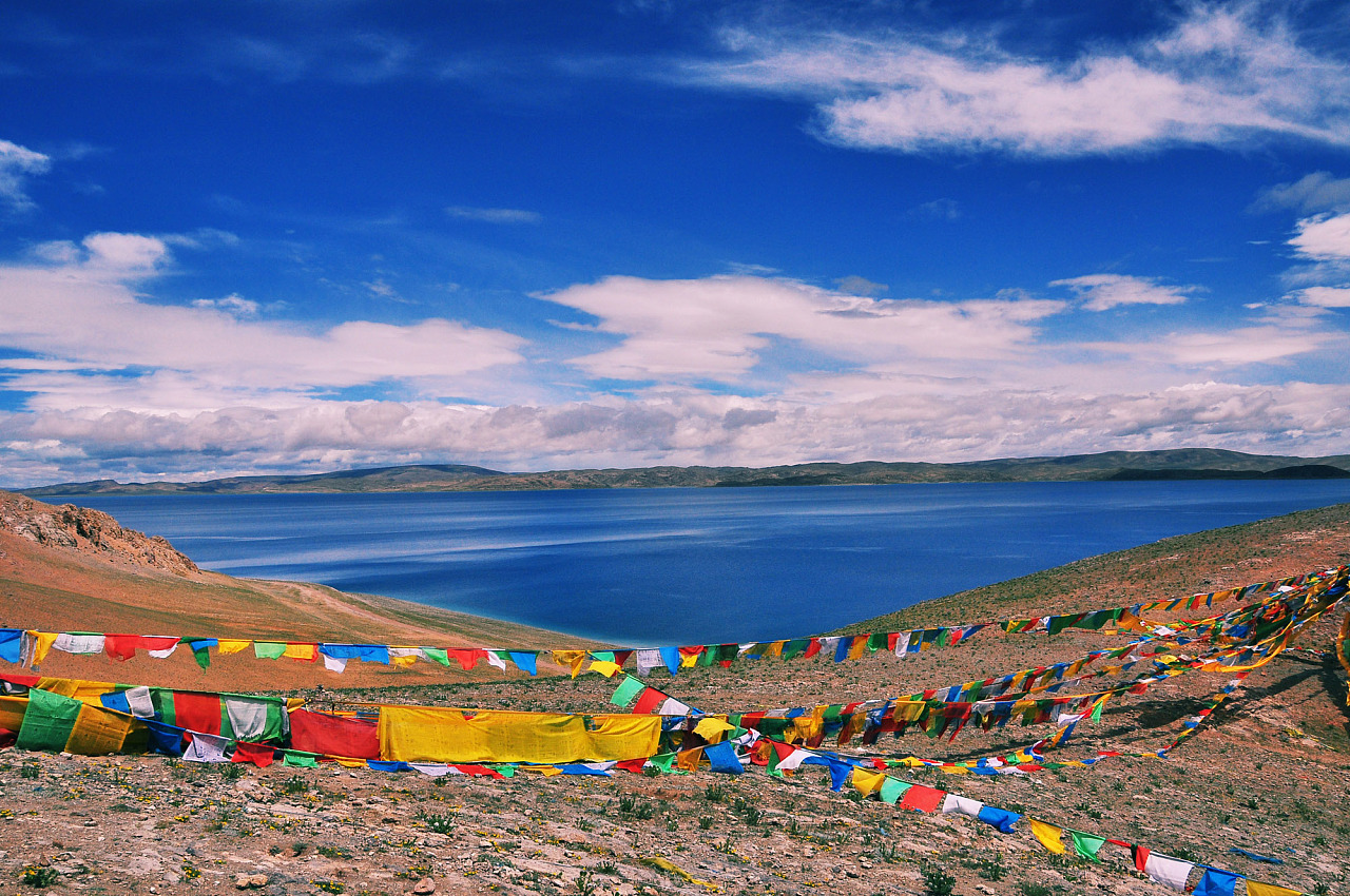 西藏，历史与现实交汇处的和平稳定与发展繁荣